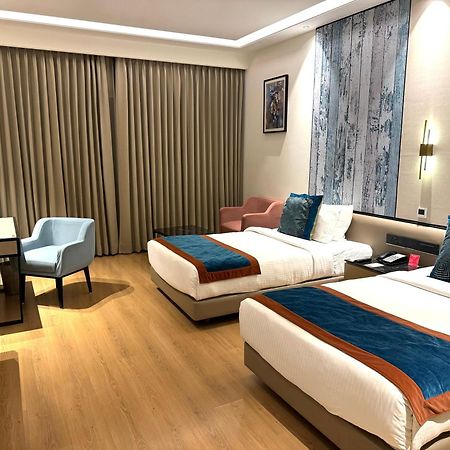 Ramada By Wyndham Jalandhar City Center Exterior foto