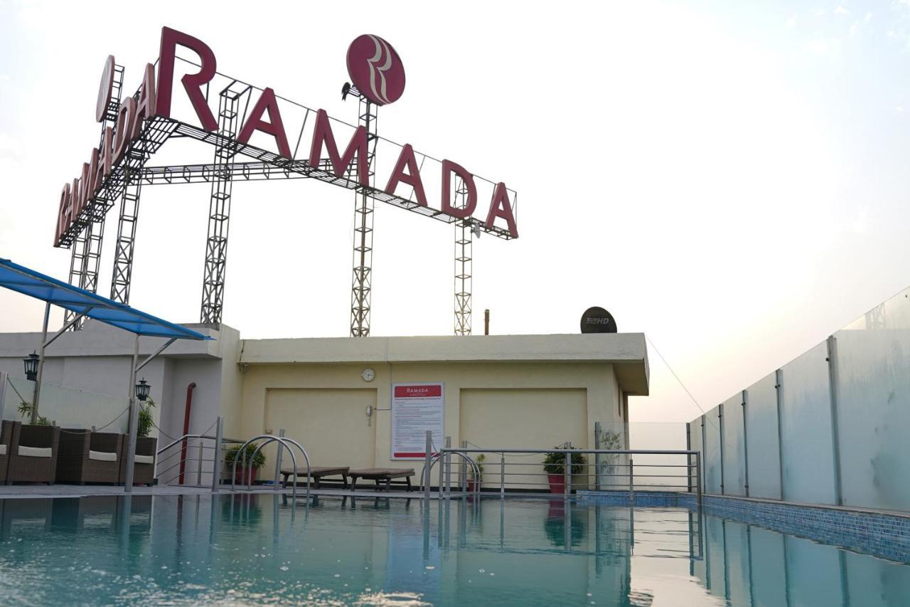 Ramada By Wyndham Jalandhar City Center Hotel Exterior foto